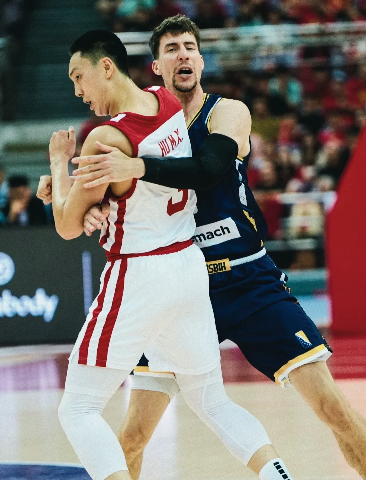 赛前荷甲焦点战，深圳男篮临场应变，话题不断，年轻球员得到机会的简单介绍