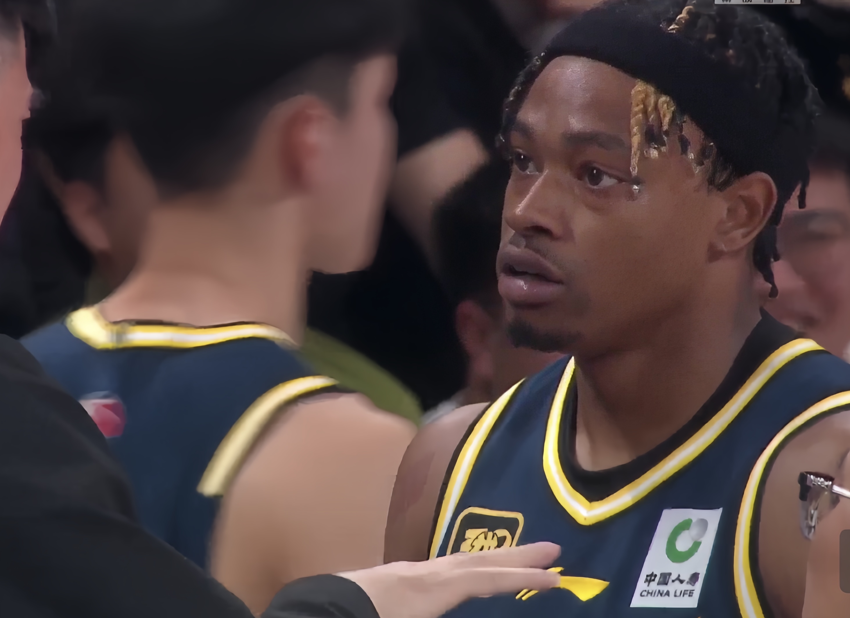 包含重磅！巴特勒与60激战老鹰分钟广州队豪取连胜备战欧篮联，关键时刻深圳男篮遗憾出局的词条